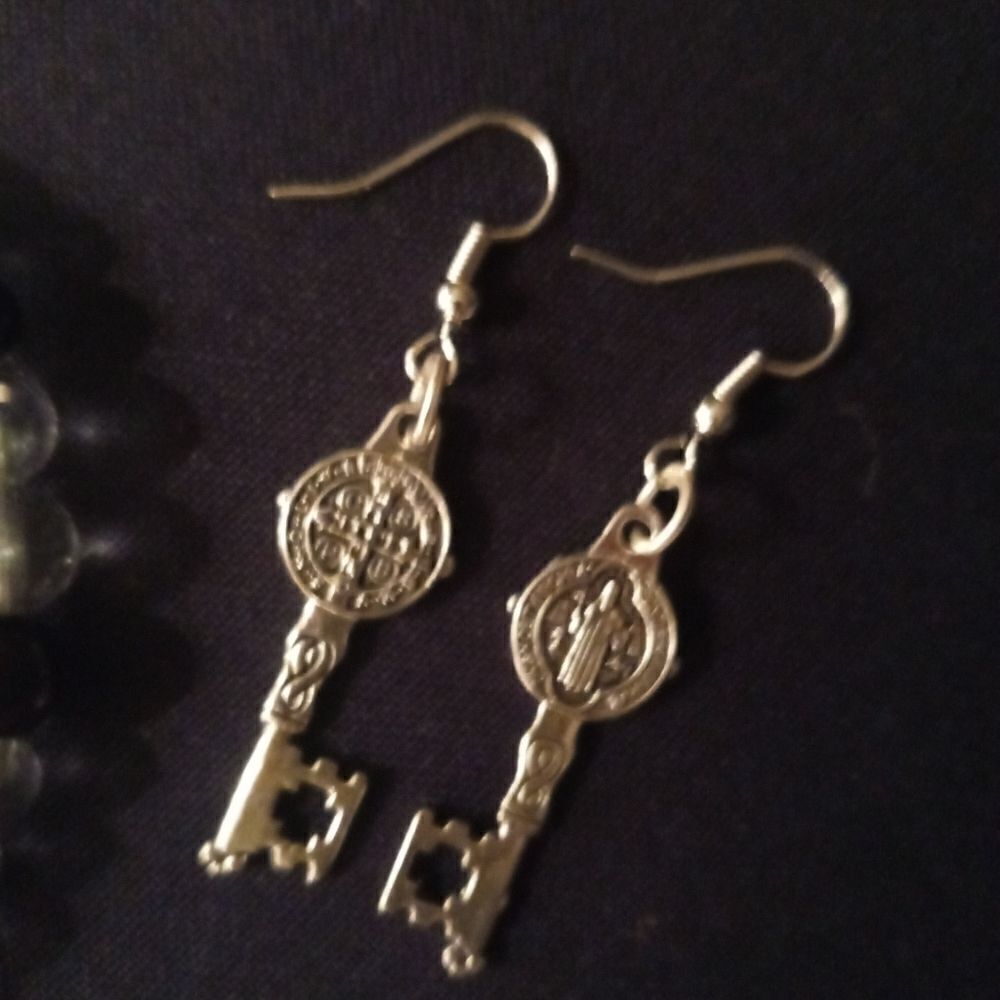 Jewelry bundle of Two - Picture 10 of 16
